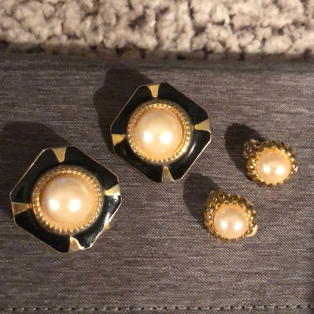 2 pair gold metal pearl and black clip-on earrings